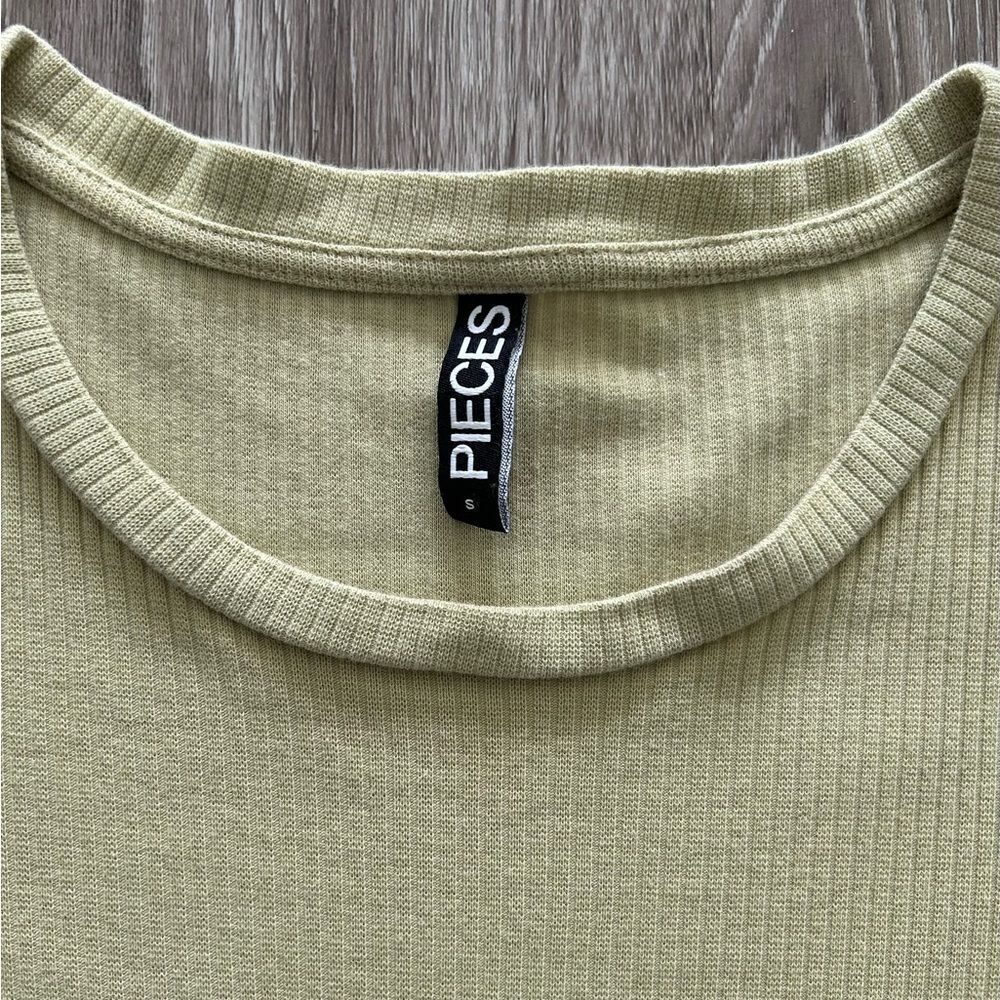 Light Green Ribbed Short Sleeve Dress - Picture 3 of 5